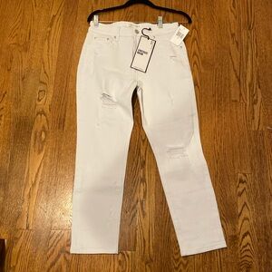 NWT Almost Famous White size 9 “Vintage Mom” jeans.